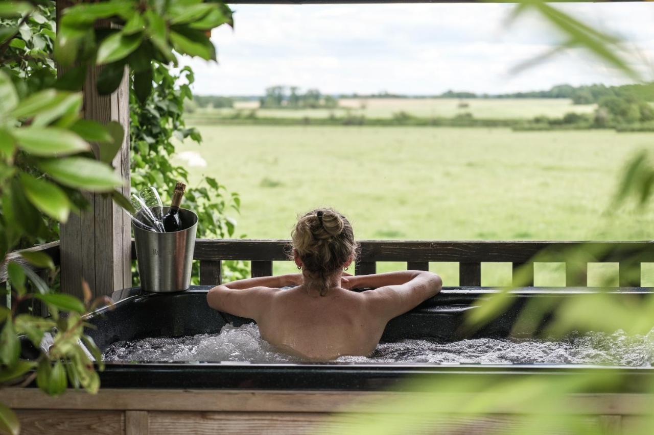 Le Domaine Des Pres Verts Suites & Chambres Avec Jacuzzi Privatif Jouey Exterior photo