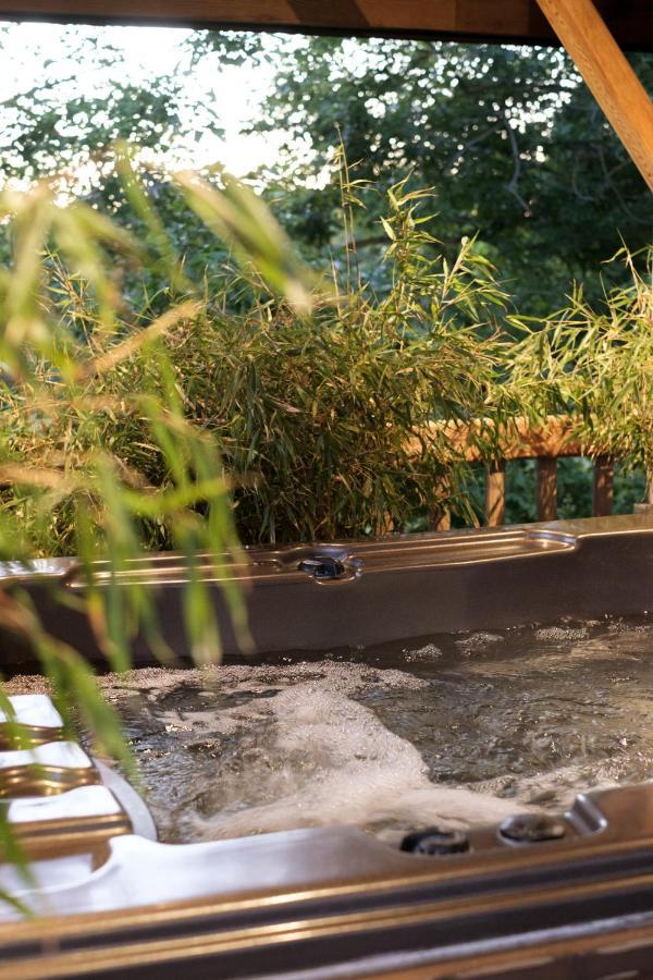 Le Domaine Des Pres Verts Suites & Chambres Avec Jacuzzi Privatif Jouey Exterior photo