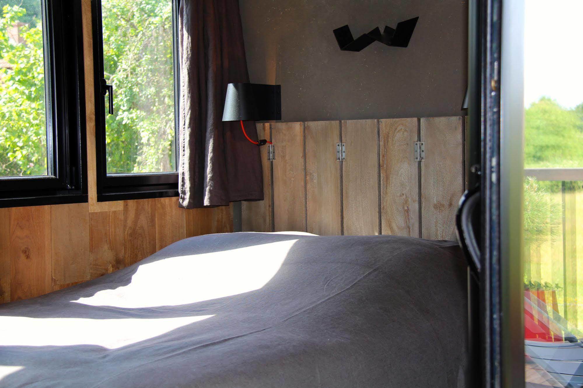 Le Domaine Des Pres Verts Suites & Chambres Avec Jacuzzi Privatif Jouey Exterior photo